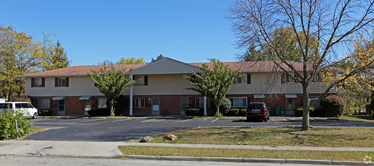 Building Photo - 3033-3043 Benchwood Rd
