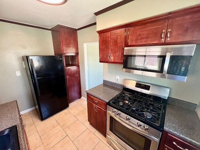 Building Photo - 2 Bedroom, 1 Bath Home in Legacy Walk – A ...