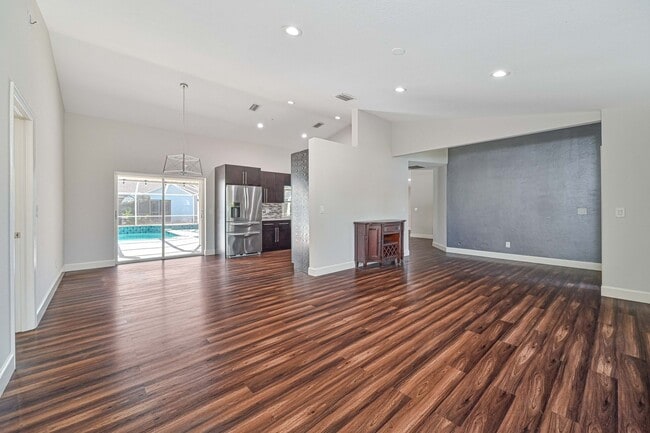 Foto del edificio - 4 Bed/ 2 Bath ~ Single Family Pool Home in San Carlos Park!