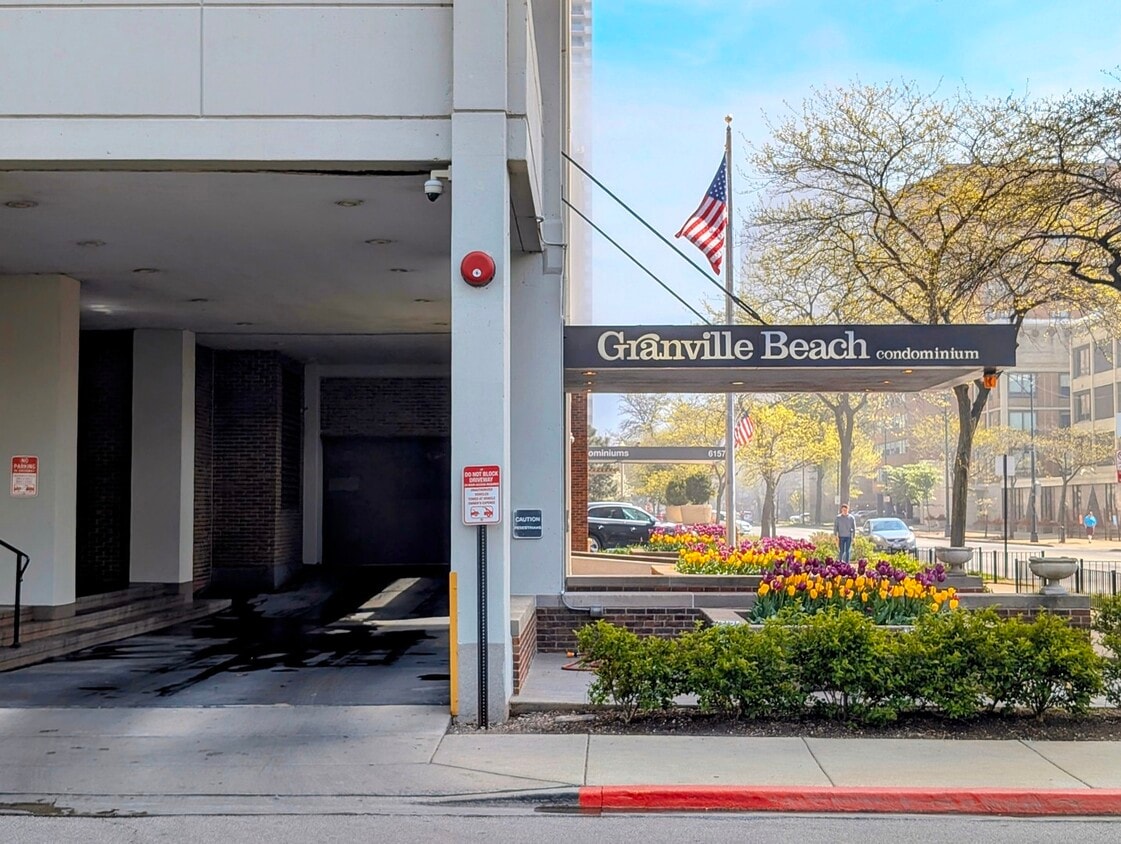 Primary Photo - 6171 N Sheridan Rd