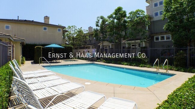 Building Photo - Beautiful 3 Bedroom 2 1/2 Bath Gated Home ...