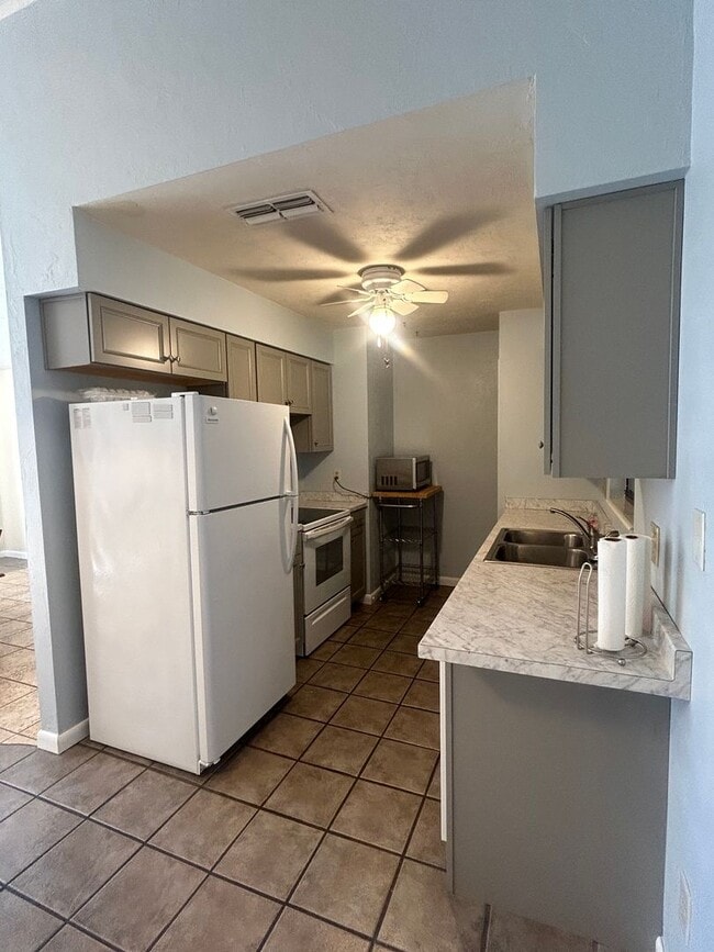Foto del edificio - 2724 NW 44th Pl