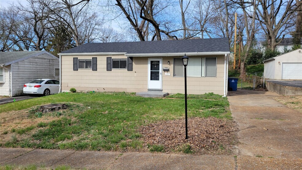227 Meadowcrest Dr