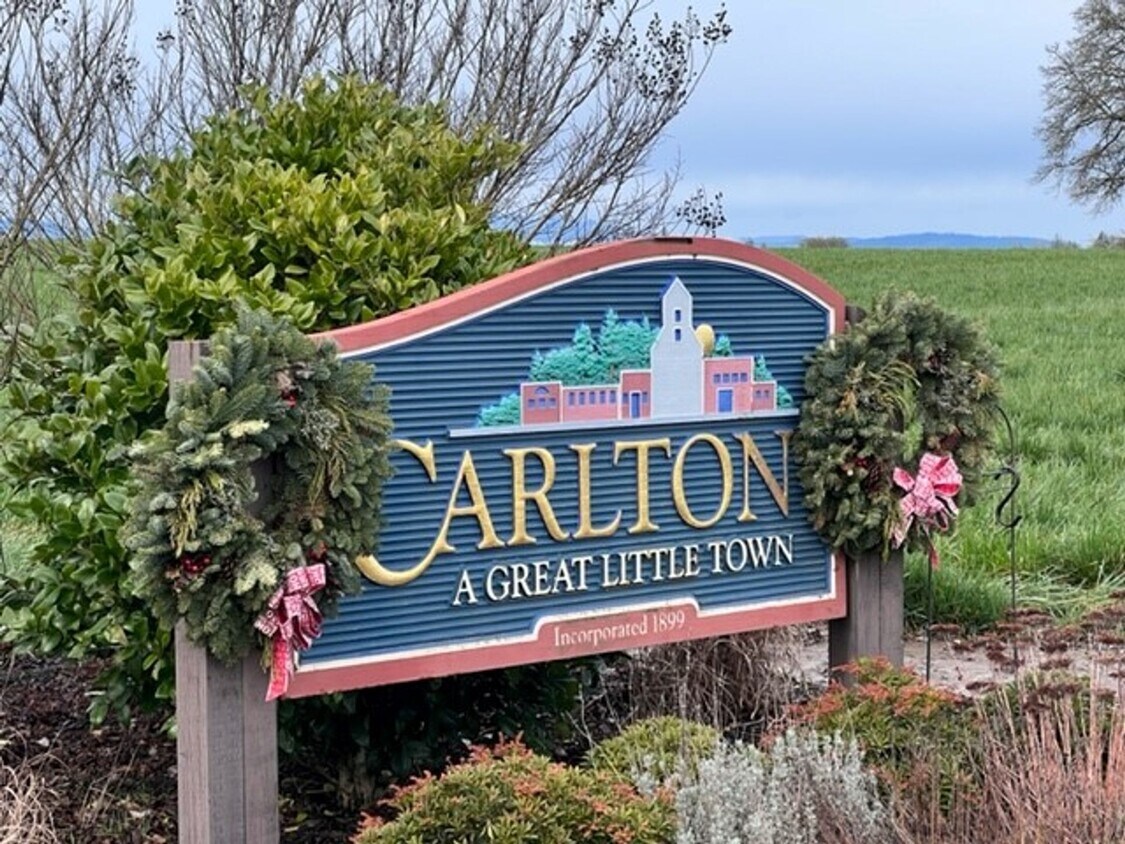 Foto principal - 2Bd/2Ba 2nd Story Apartment Unit - Available Now!