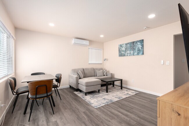 Foto del edificio - 2860 Franklin Ave