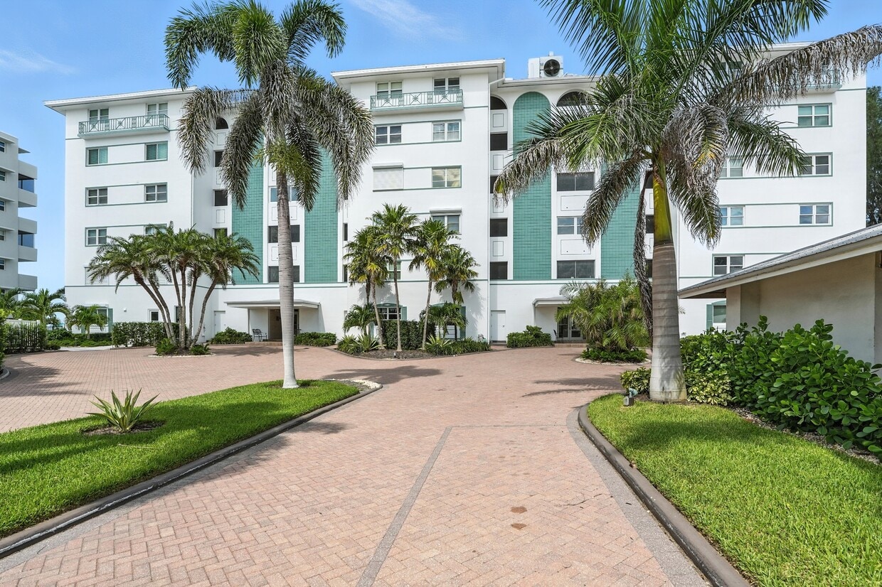 Primary Photo - 2011 Gulf Shore Blvd N