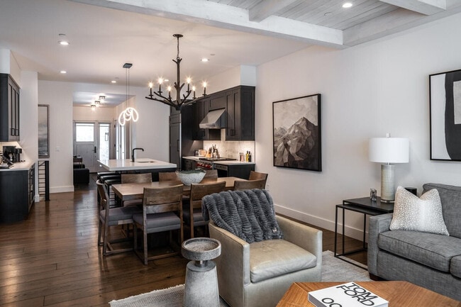 Building Photo - 66 Mountain Loop Rd