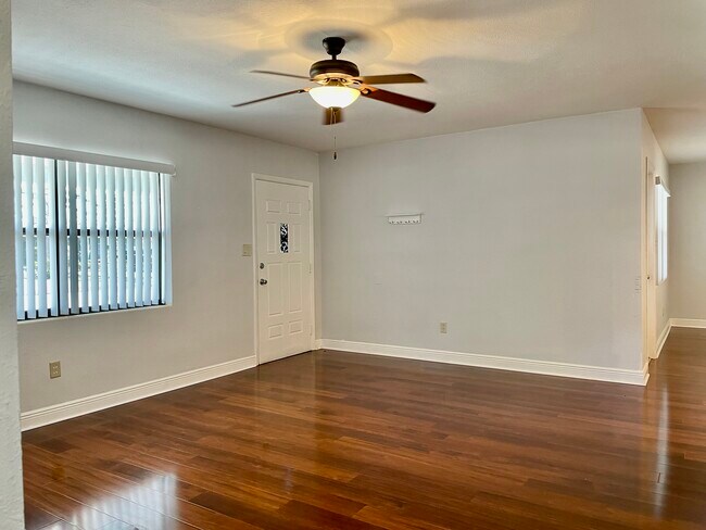 Foto del edificio - 1730 Long St