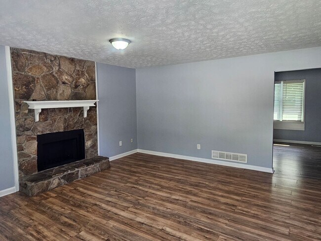 Building Photo - 3 bedroom 2 bath home with basement