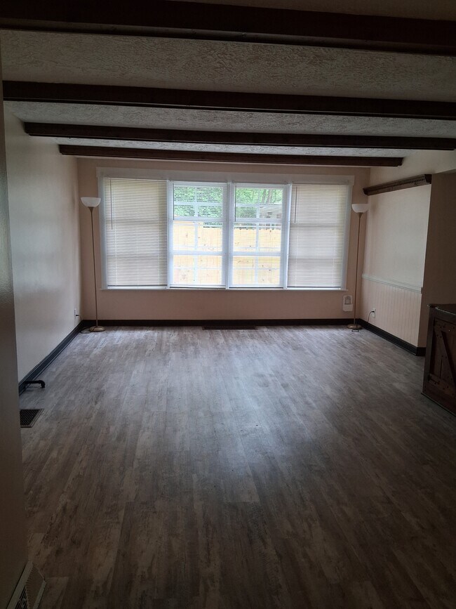Sala de estar - 63 Edgewood Rd