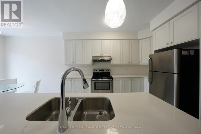 Building Photo - 106 Orchardcroft Rd