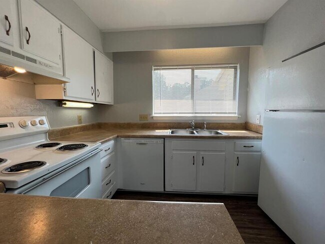 Building Photo - 4814 Spring Lake Dr