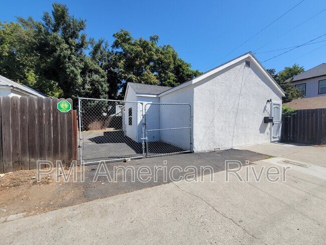 Building Photo - 1225 Victorian Alley