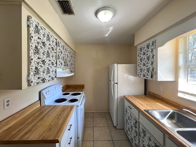 Foto del edificio - 2BR/1BA Apartment - Available NOW! *Approv...