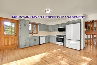 Building Photo - 28195 Cragmont Dr