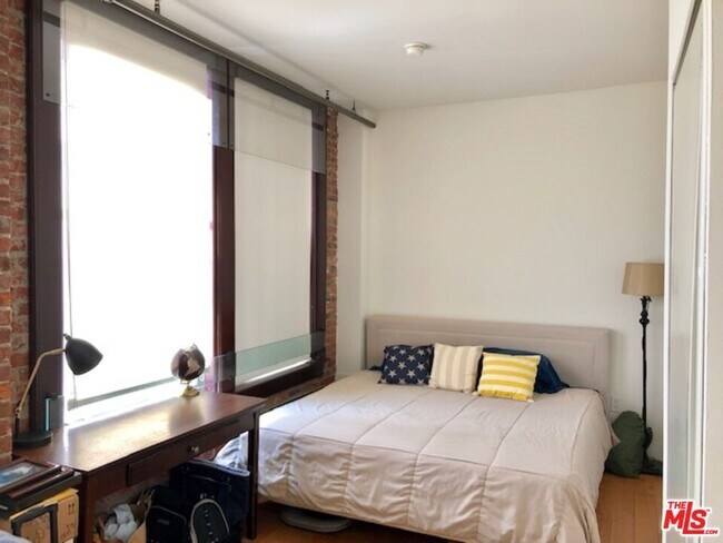 Foto del edificio - 460 S Spring St
