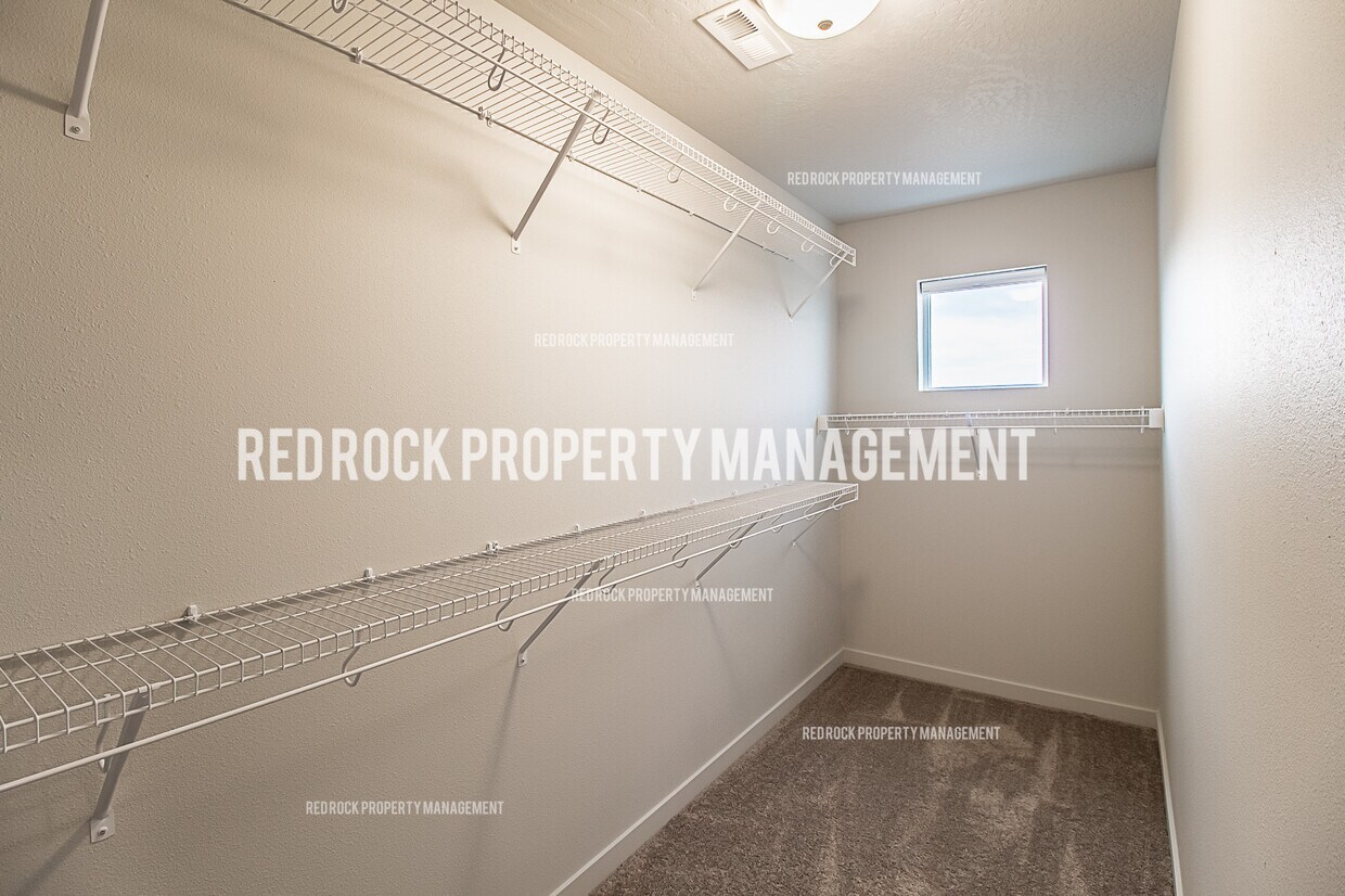 Foto principal - 325 S Woodlawn Rd