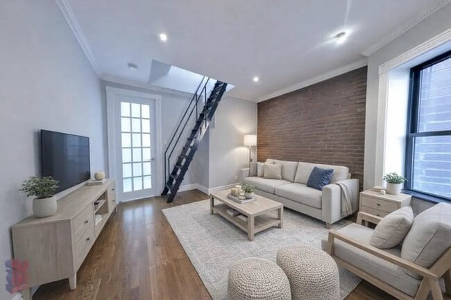 Building Photo - 221 E 23rd St