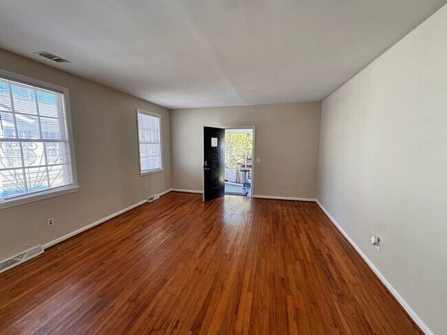 Foto del edificio - Beautiful 3-Bedroom, 3-Bath Home w/Study in Charleston, SC