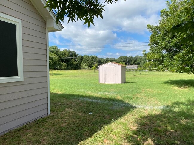 Building Photo - 6708 Six J Ct