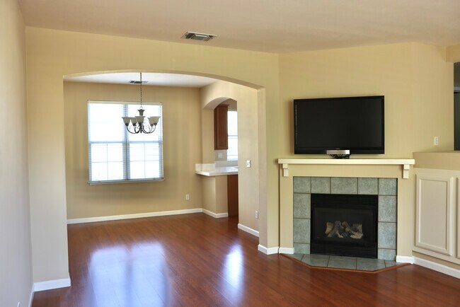 Building Photo - 84 Matisse Ct