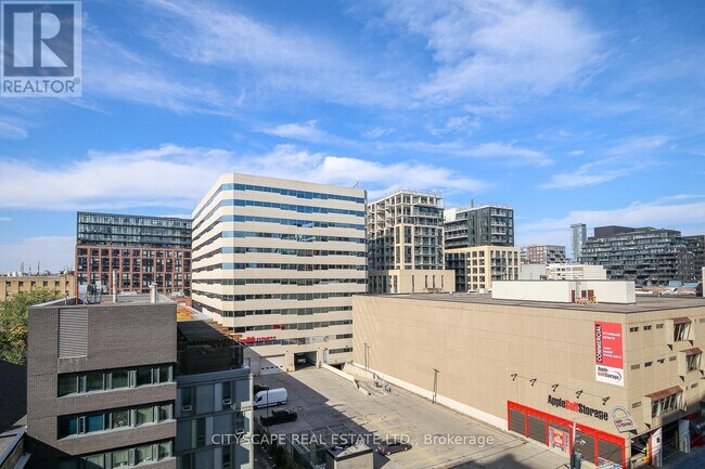 Photo du bâtiment - 525 Adelaide St W