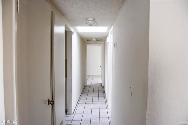 Foto del edificio - 3 br, 2 bath Duplex - 125 S Cypress St Apt A