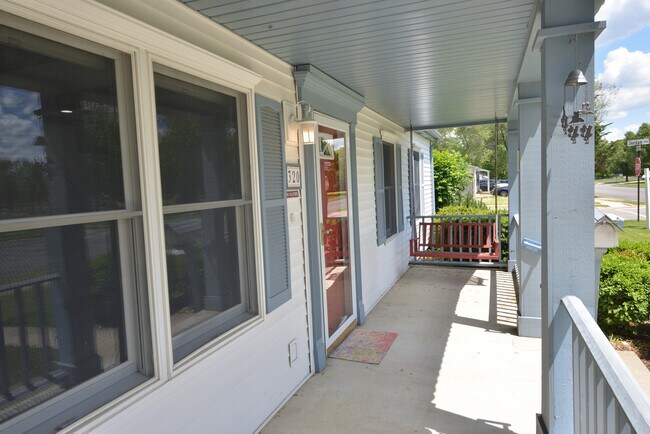 Building Photo - 320 Arlington Dr