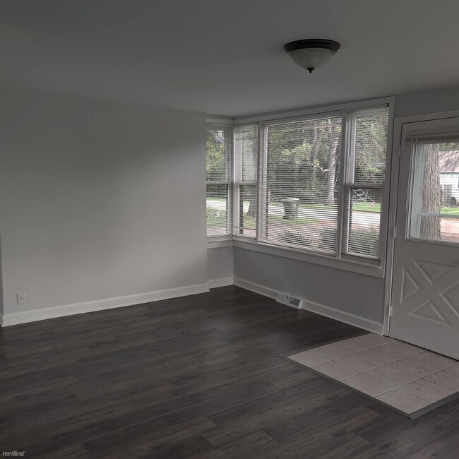 Foto del edificio - 3 br, 1 bath House - 37706 N Lake Vista Ter