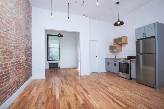 Building Photo - 454 E 138th St