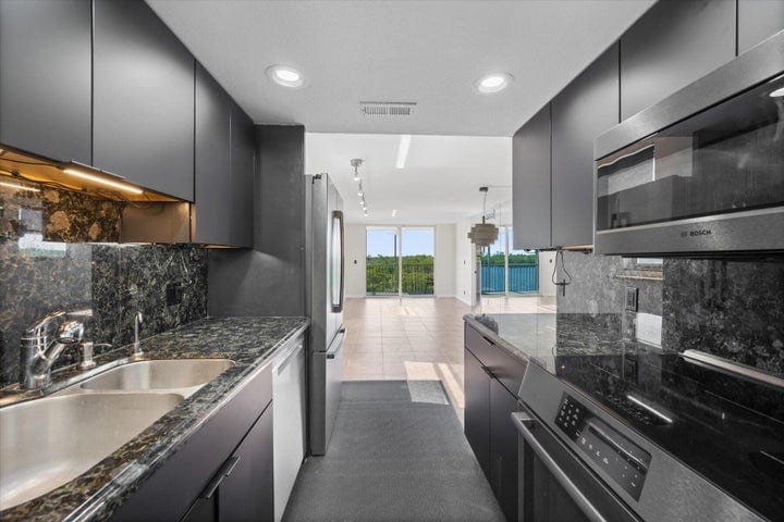 Photo - 689 NE 6th Ct (Boynton Beach, FL)