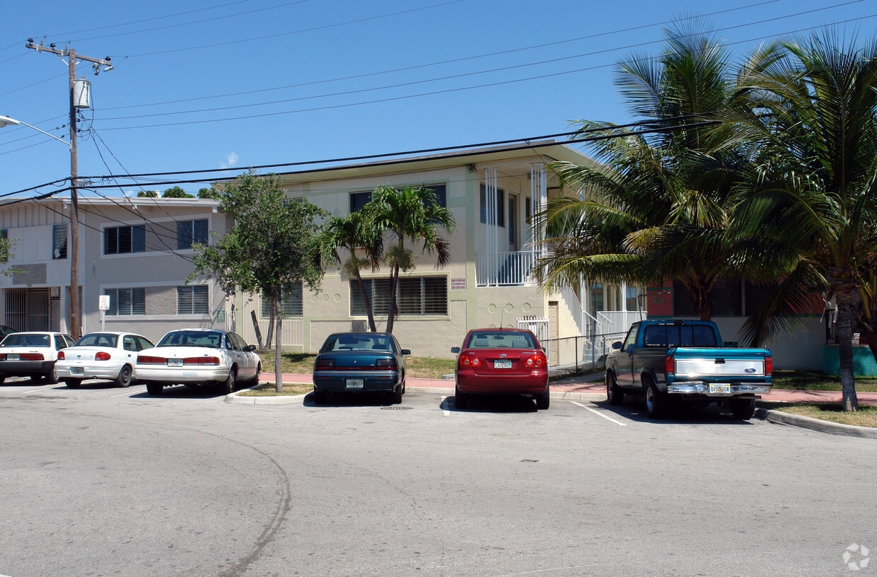 Primary Photo - 1101 Marseille Dr