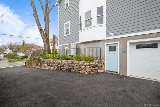 Foto del edificio - 3B Sterling Ave