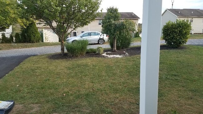 Building Photo - 605 Peach View Ln