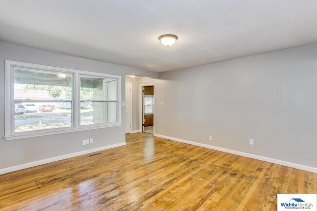 Foto del edificio - ***Showings starting 01/05/26***