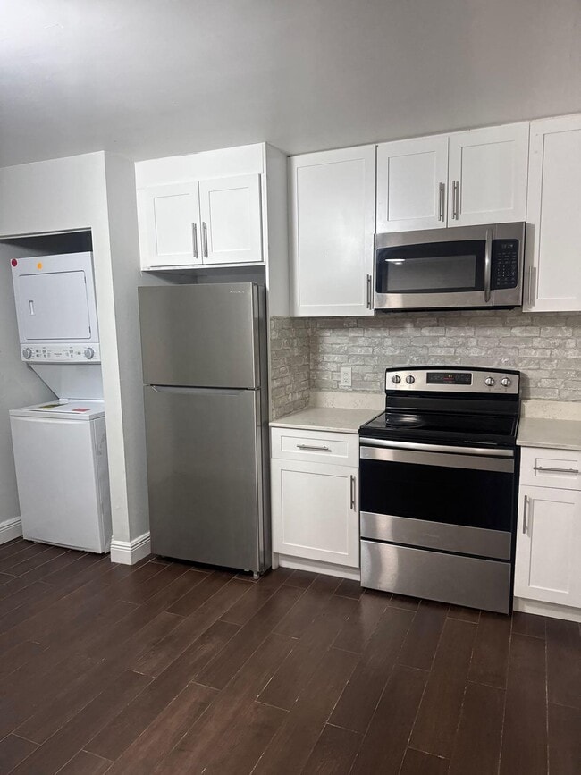 Building Photo - 4885 Arjaro Dr
