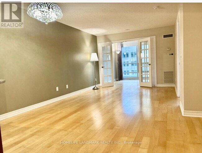 Photo du bâtiment - 763-1763 Bay St.