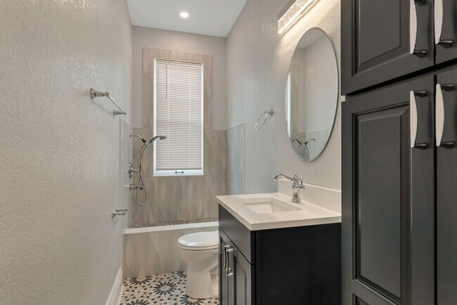 Photo - 2925 Vine St House