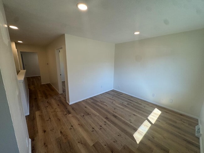 Building Photo - 208 Lindell Dr