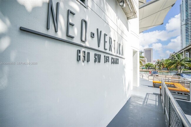 Foto del edificio - 690 SW 1st Ct