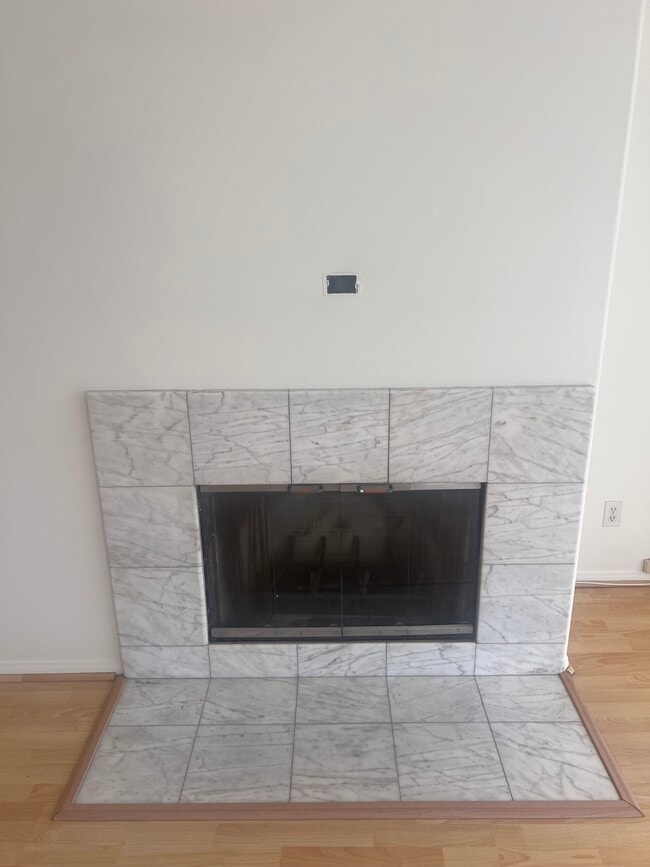 Living room Fire Place - 4302 Ocean Dr