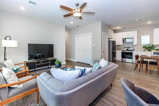 Foto del edificio - 1620 Oak Tree Dr