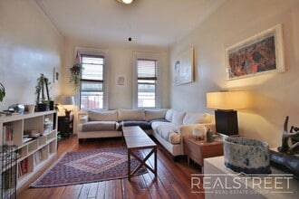 Building Photo - Spacious 1.5 BED in Bushwick/East Williamsburg