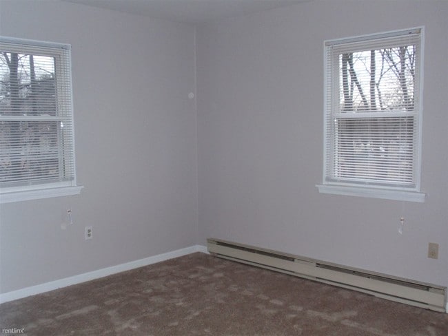 Building Photo - 623 Meadowbrook Ave