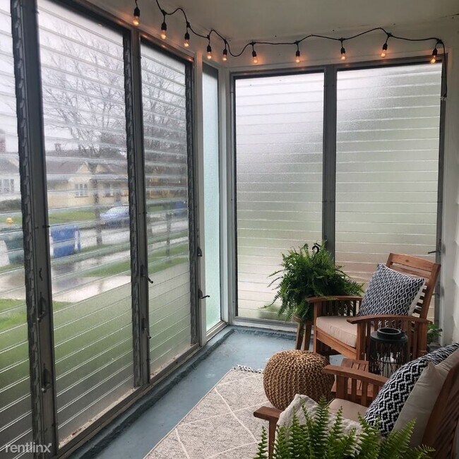 Building Photo - 2 br, 1.5 bath House - 58 Redfern Dr