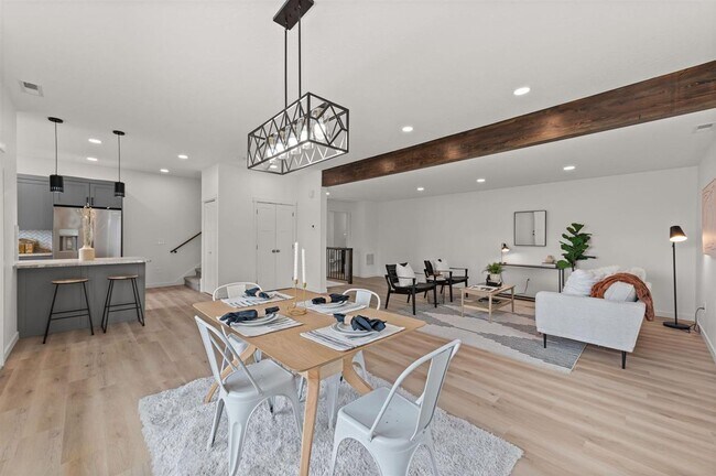 Foto del edificio - Brand New 2 Bed, 2 Bath Townhouse w/ a View!