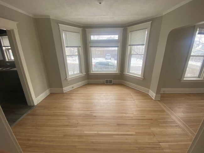 Building Photo - 3151 Vernon St