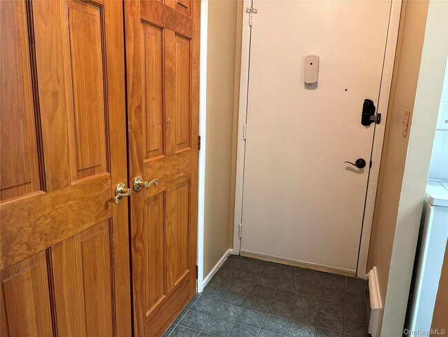 Foto del edificio - 1 Loudon Dr