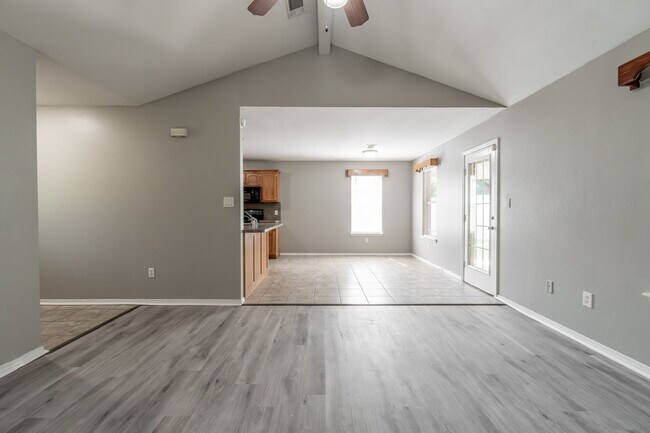 Foto del edificio - Freshly Updated 3 Bed, 2 Bath Home in Fort...