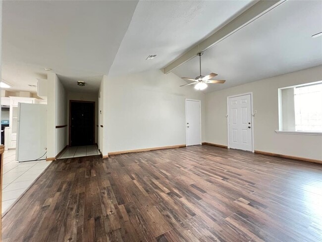 Building Photo - 9210 Meaux Dr